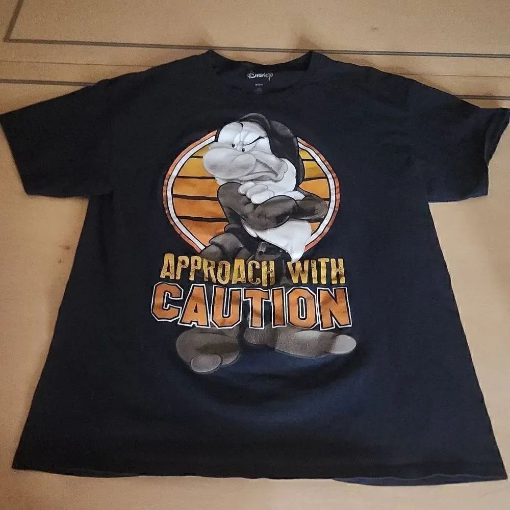 Disney Grumpy black tshirt Men's size L